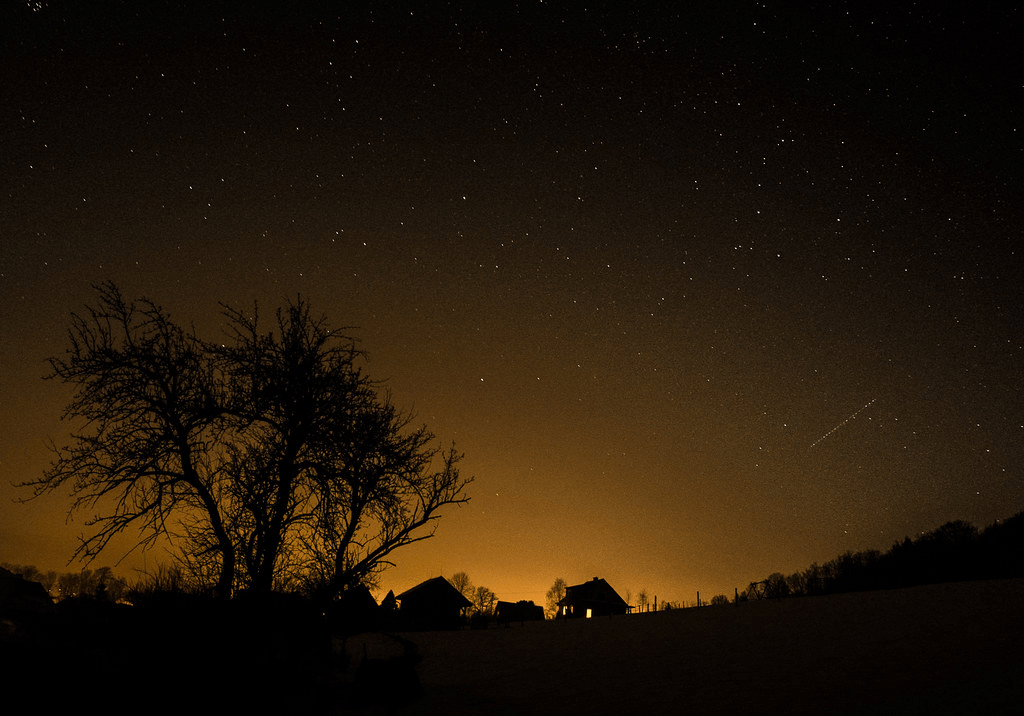 आख़िर-ए-शब के हम-सफ़र